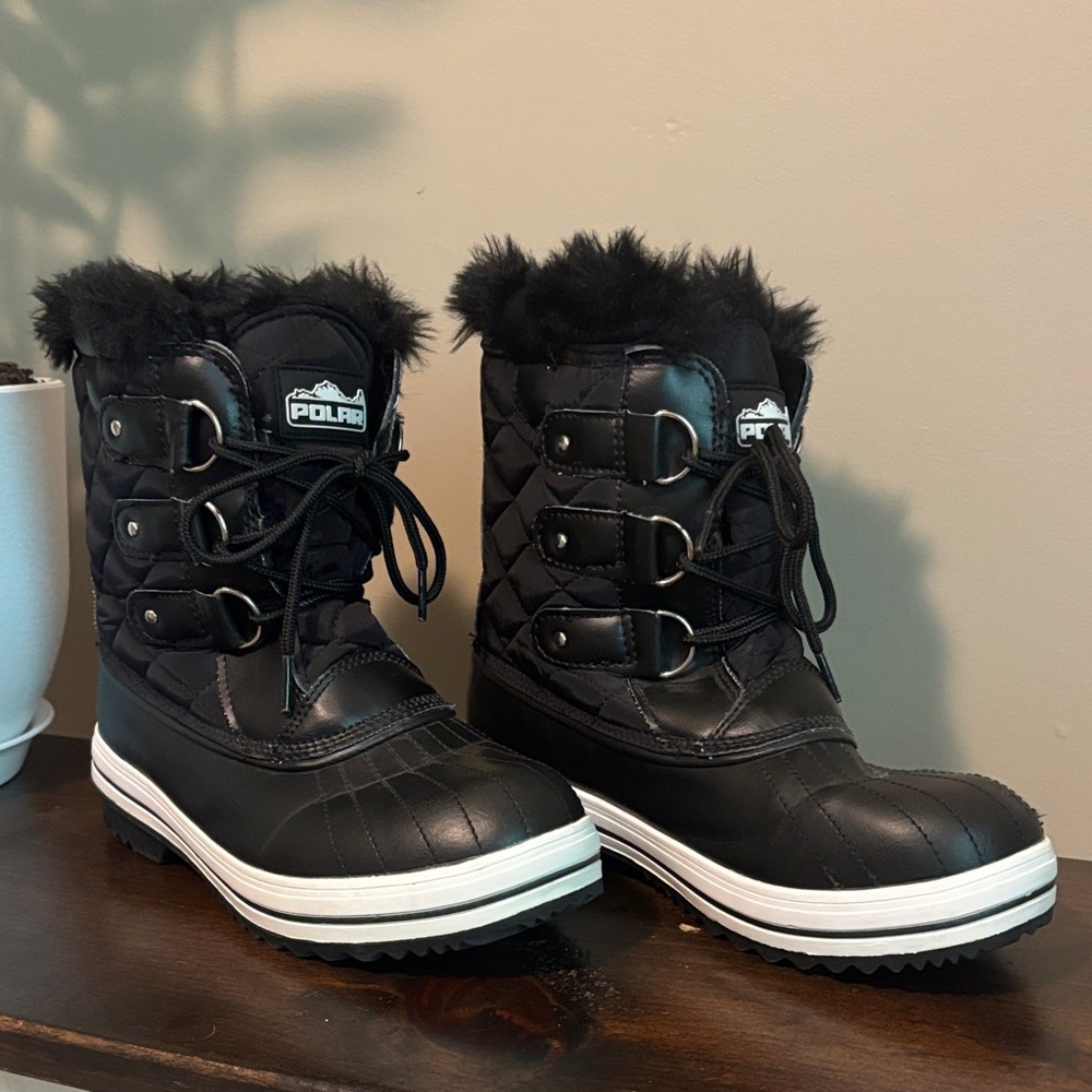 Polar Black Quilted Boots with Faux Fur Lining - Women's Size 8